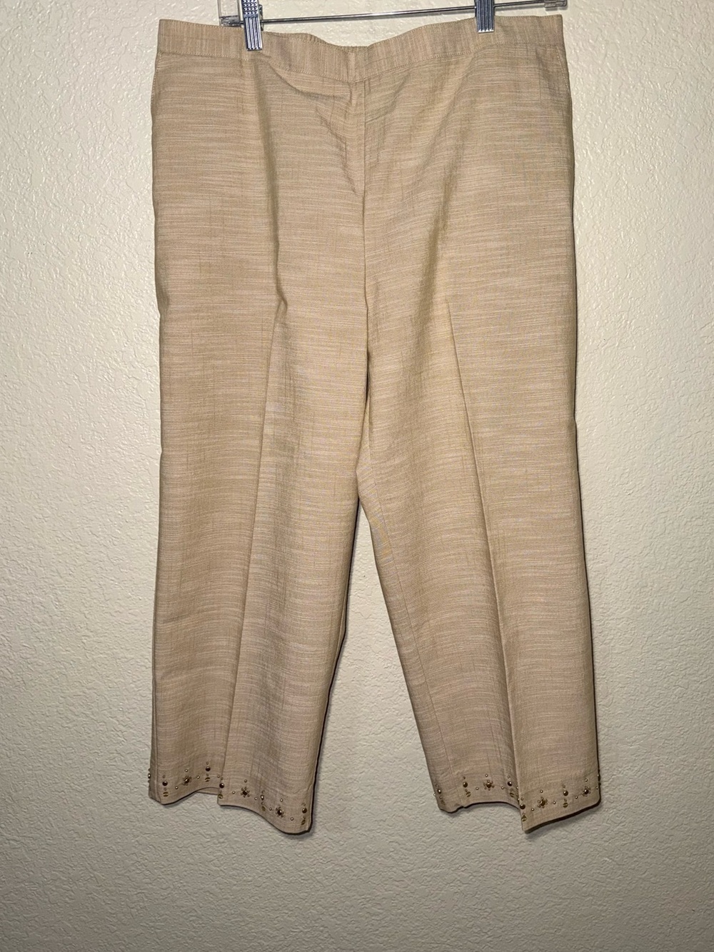 Alfred Dunner Beige Capri Pants Studded Hem Pull On Size 16 Casual Classic
